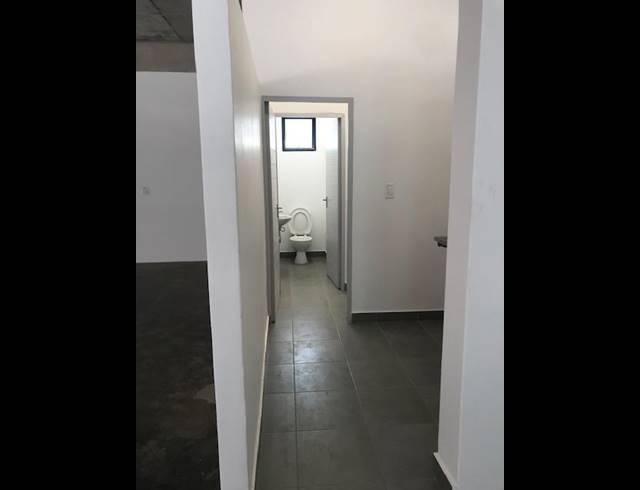 300M² WAREHOUSE TO LET IN GLEN ANIL